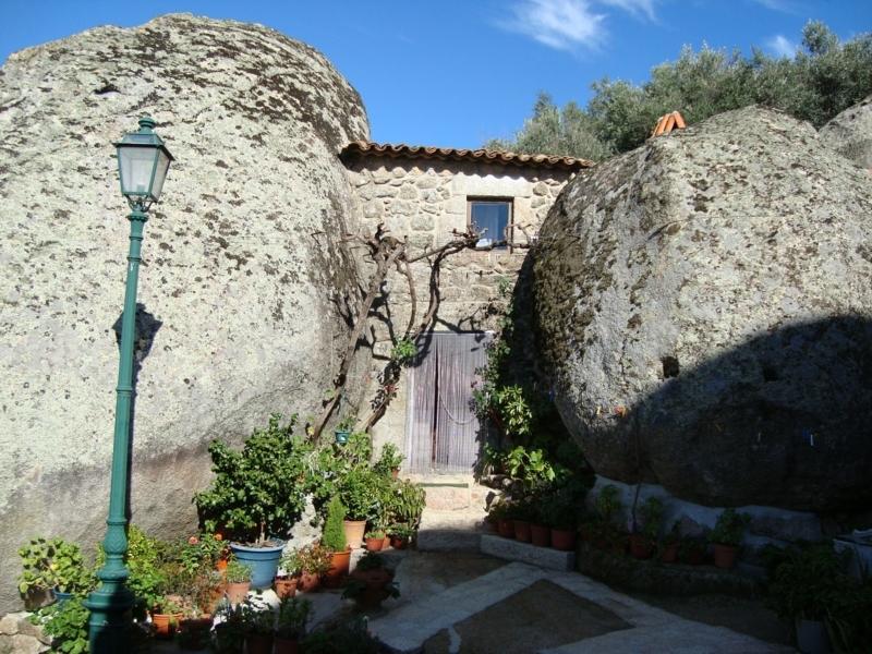 Taverna Lusitana Monsanto Exterior photo